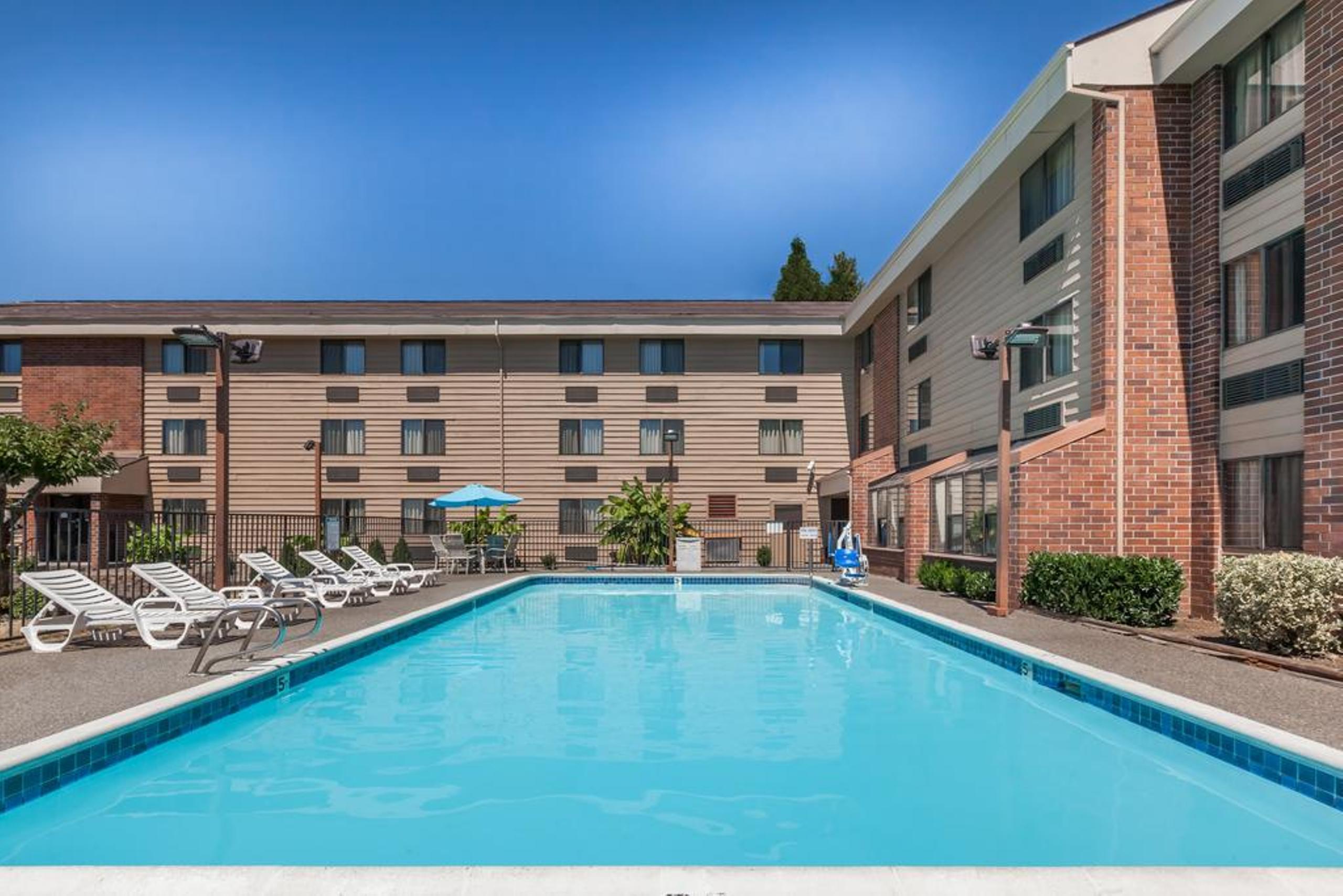 Quality Inn & Suites Clackamas - Portland Exterior photo